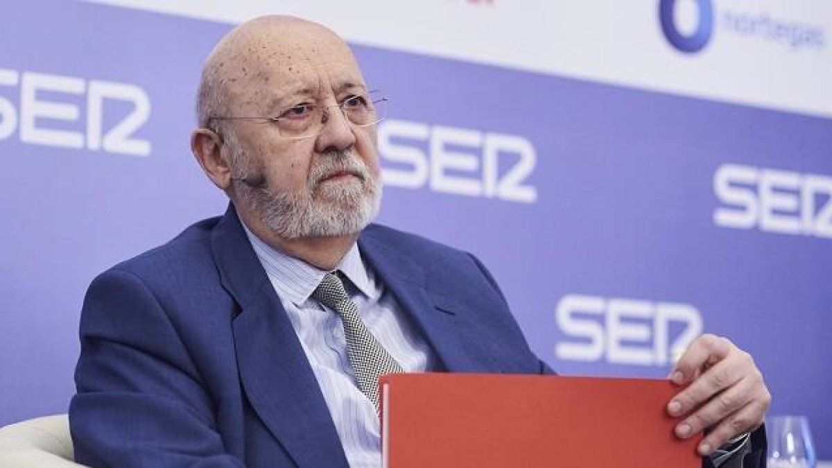 José Félix Tezanos es un político del PSOE al frente de las estadísticas oficiales del CIS... y le salen cosas muy raras