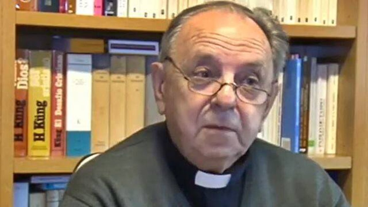 El obispo Juan María Uriarte ha sido señalado a su muerte como un gran hombre de oración. Públicamente es recordado por sus posicionamientos en los 'años de plomo' del terrorismo de ETA.