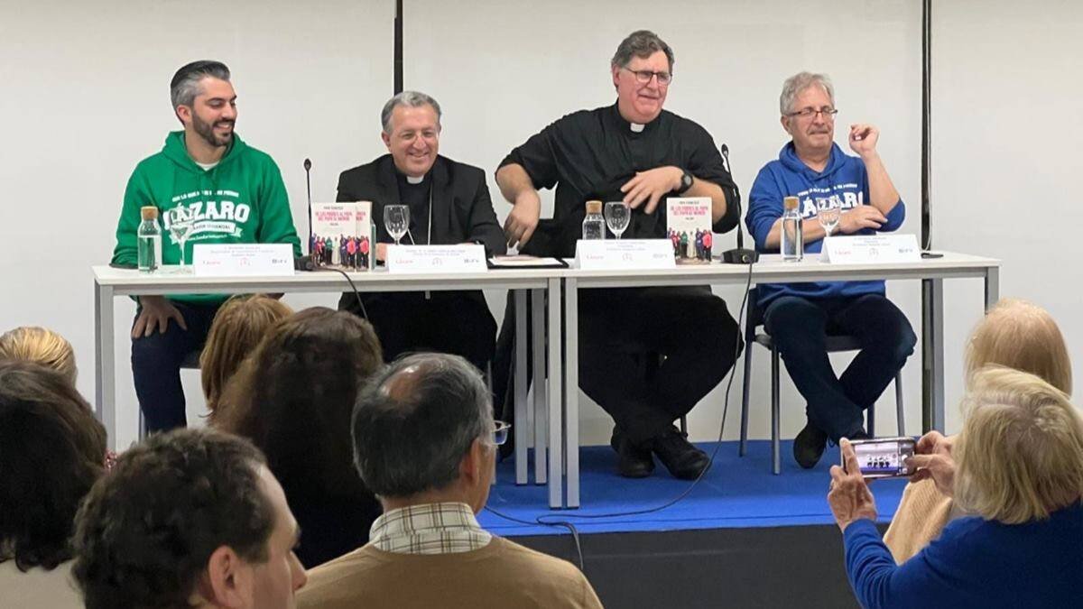 De izquierda a derecha en la foto, Bernabé Villalba, monseñor Ginés García Beltrán, el padre Álvaro Cárdenas y Ricardo Barajas.
