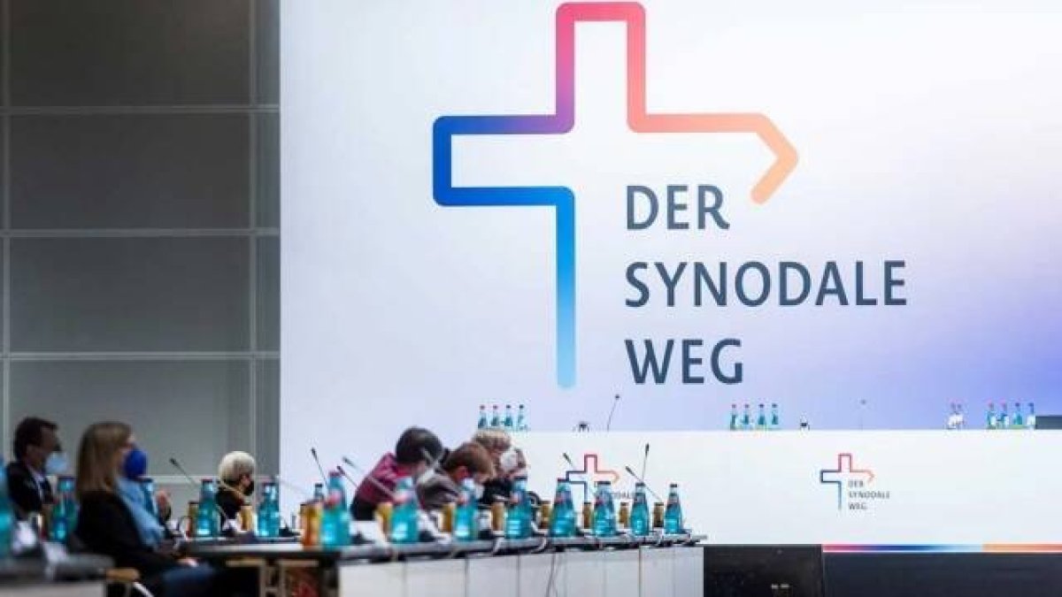 El comité cuya votación de estatutos ha sido impedida por Roma aspira a tener la misión de garantizar que las resoluciones sinodales sean implementadas y preparar el camino para un `consejo sinodal´ con poderes de decisión sobre la Iglesia en Alemania.