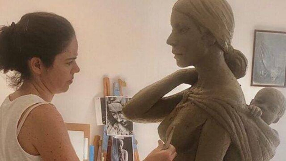 El próximo Lunes Santo, Mairena del Alcor inaugurará un Monumento a la vida, obra de la escultora Constanza Gavira, en un acto a las doce del mediodía en la Plaza Asociación Provida.