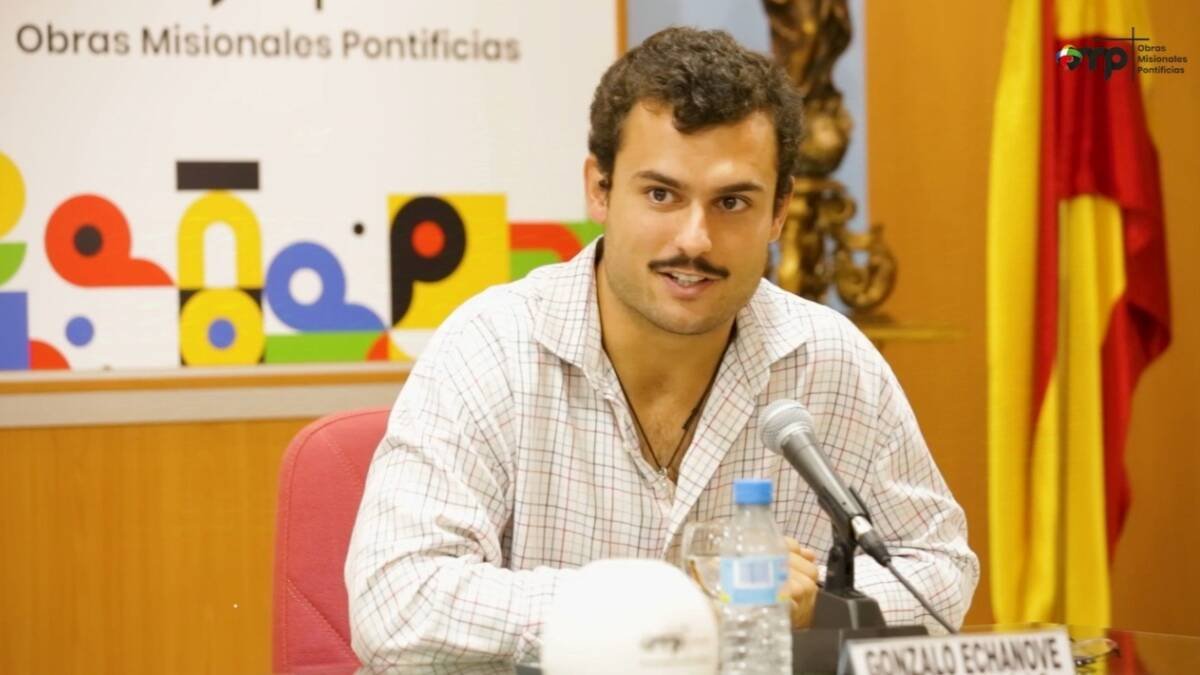 Gonzalo Echanove, el joven de Hakuna con experiencia misionera en Corea del Sur, durante la presentación de la jornada del Domund 2024.