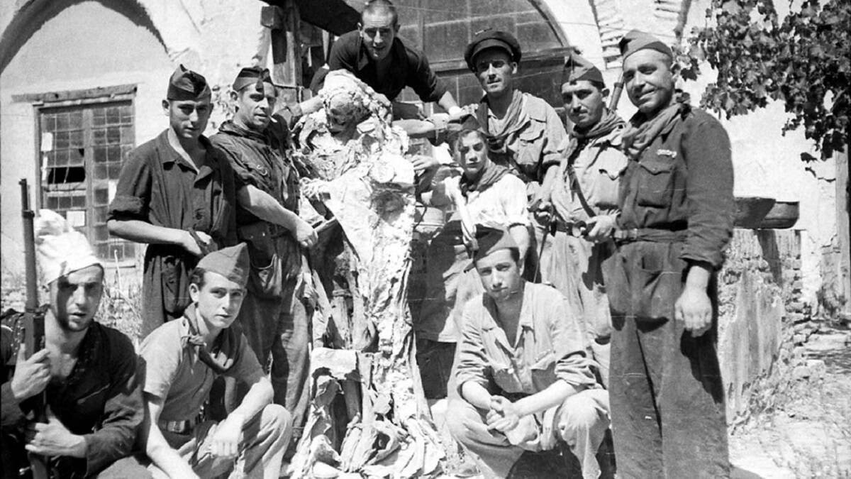 Milicianos en el convento de la Concepción, en Toledo.