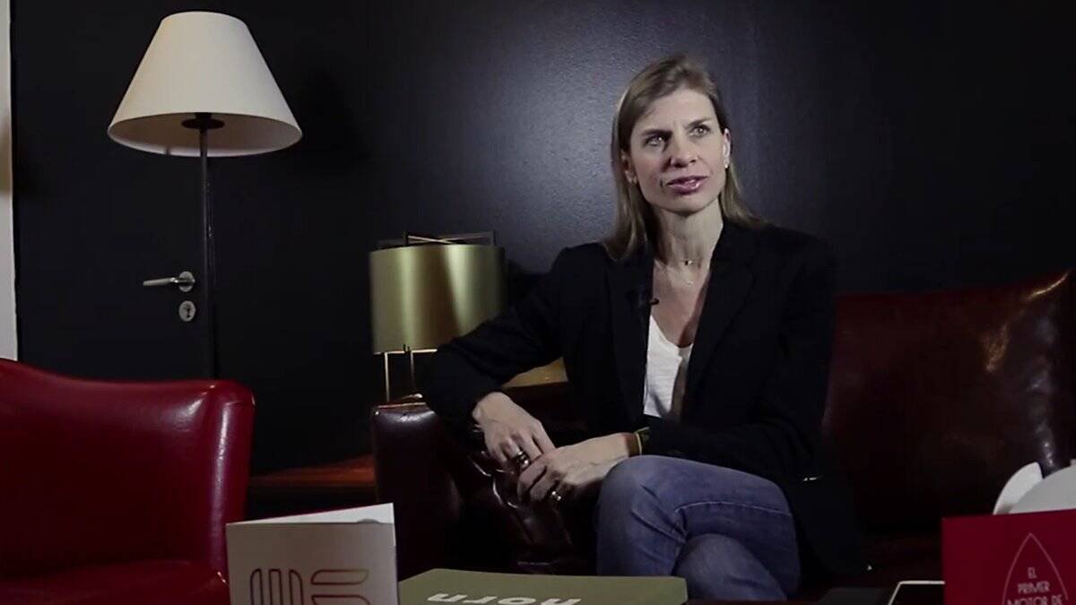 Nora Kurtin señala el peligro de acercar a los niños a las pantallas en la edad más fundamental para su desarrollo cognitivo, social y afectivo. Imagen: captura Sapos y Princesas.