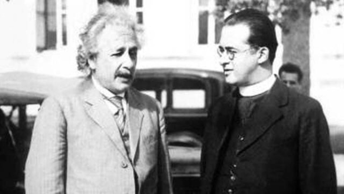 Albert Einstein y el sacerdote y astrónomo George Lemaitre en un encuentro en California en 1933.