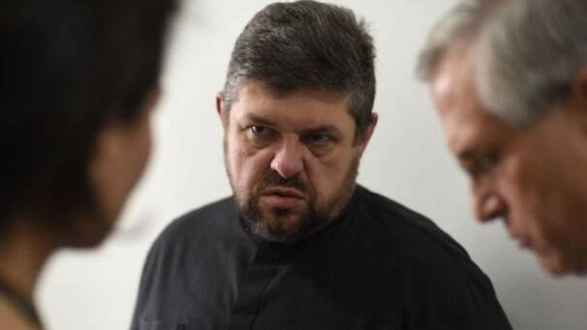 Tijón Kulbaka es un sacerdote católico de rito bizantino que reza un exorcismo por Putin