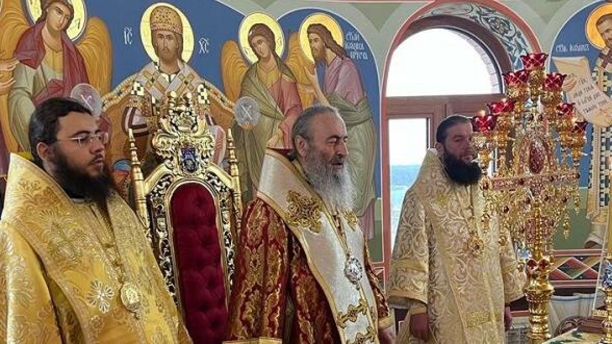 Liturgia del metropolita Onofre de Kíev el domingo 27 de febrero... pide no usar justificaciones religiosas para la violencia