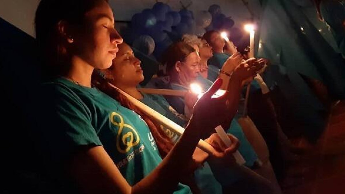 Oración con velas de Salvemos Las Dos Vidas en Colombia en 2019