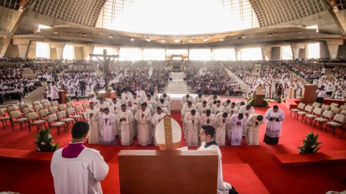 Ordenaciones sacerdotales en la arquidiócesis de Guadalajara, una de las más florecientes de México.