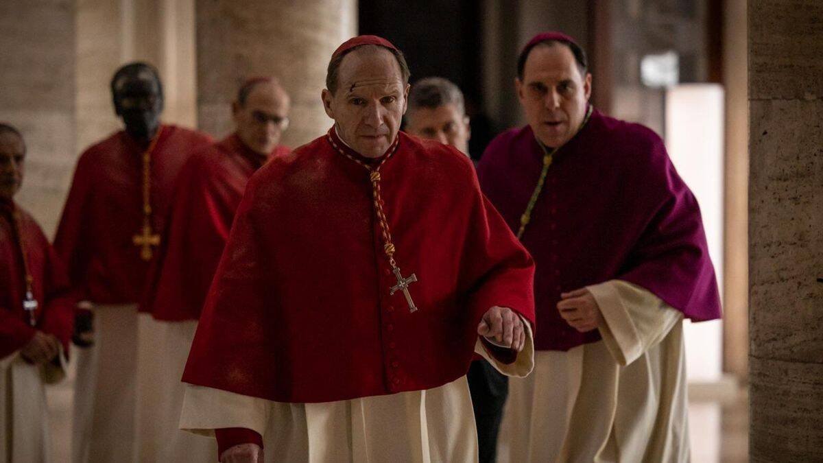 Ralph Fiennes, el protagonista de 'Cónclave' una película de Edward Berger basada en la novela de 2016 de Robert Harris.