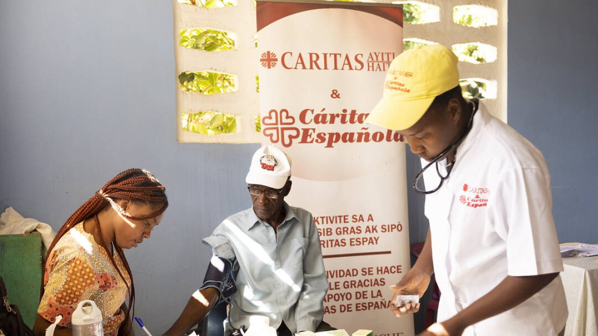 Una clínica móvil en Haití, con apoyo de Cáritas Española; muchas rutas están bloqueadas por bandidos