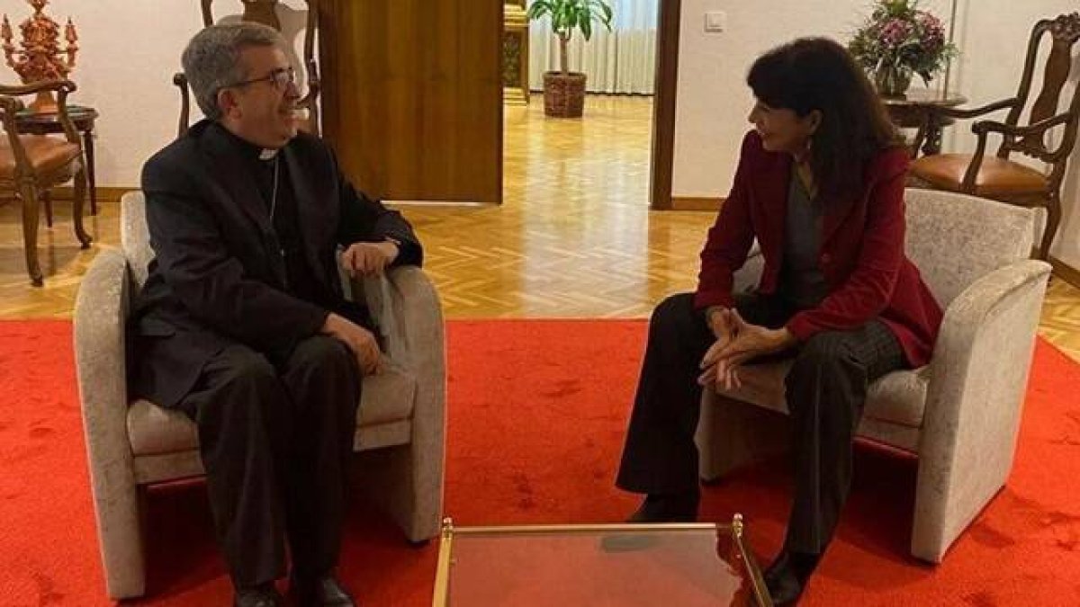 Luis Argüello, presidente de Conferencia Episcopal, recibe la visita de Ana Redondo, la ministra de Igualdad