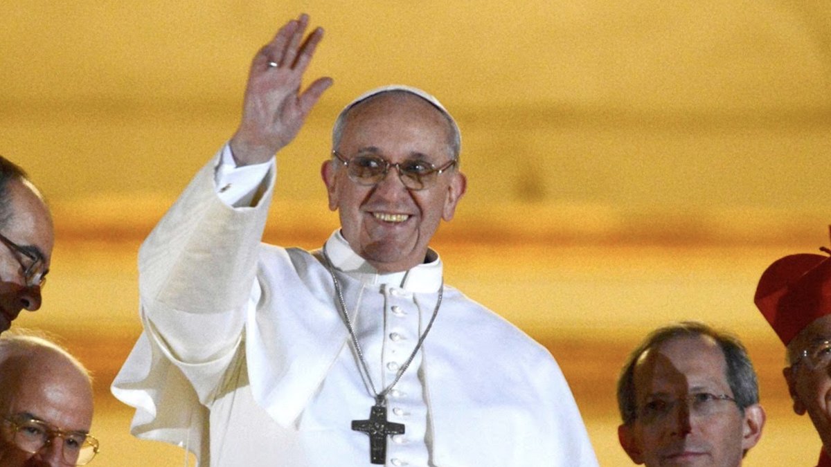 Francisco nace en Buenos Aires en 1936, hijo de un ferroviario y una ama de casa.