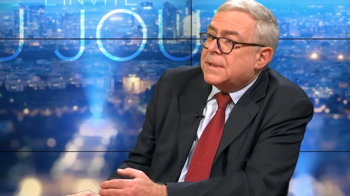 Jean Sévillia, durante una entrevista en la cadena independiente francesa TV Libertés (TVL) en torno a la nueva edición de su libro.