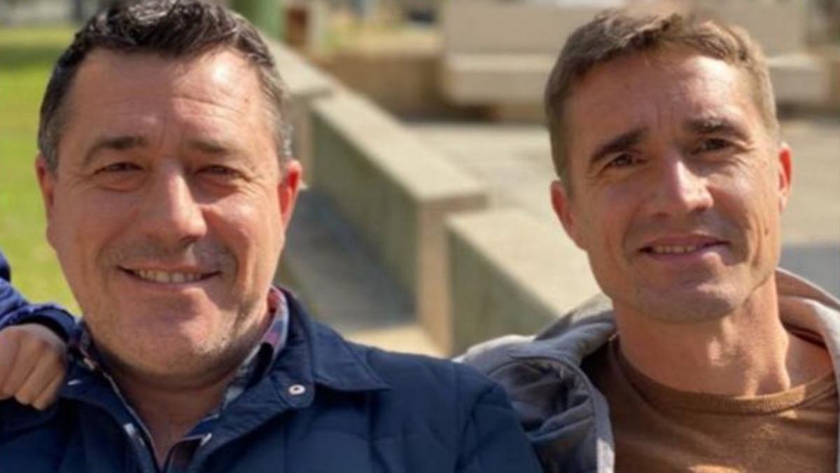 José Antonio Dorado Bielsa (a la izquierda de la foto) junto a su hermano Javier, en una foto posteada tras su muerte para agradecer las muestras de condolencia recibidas.