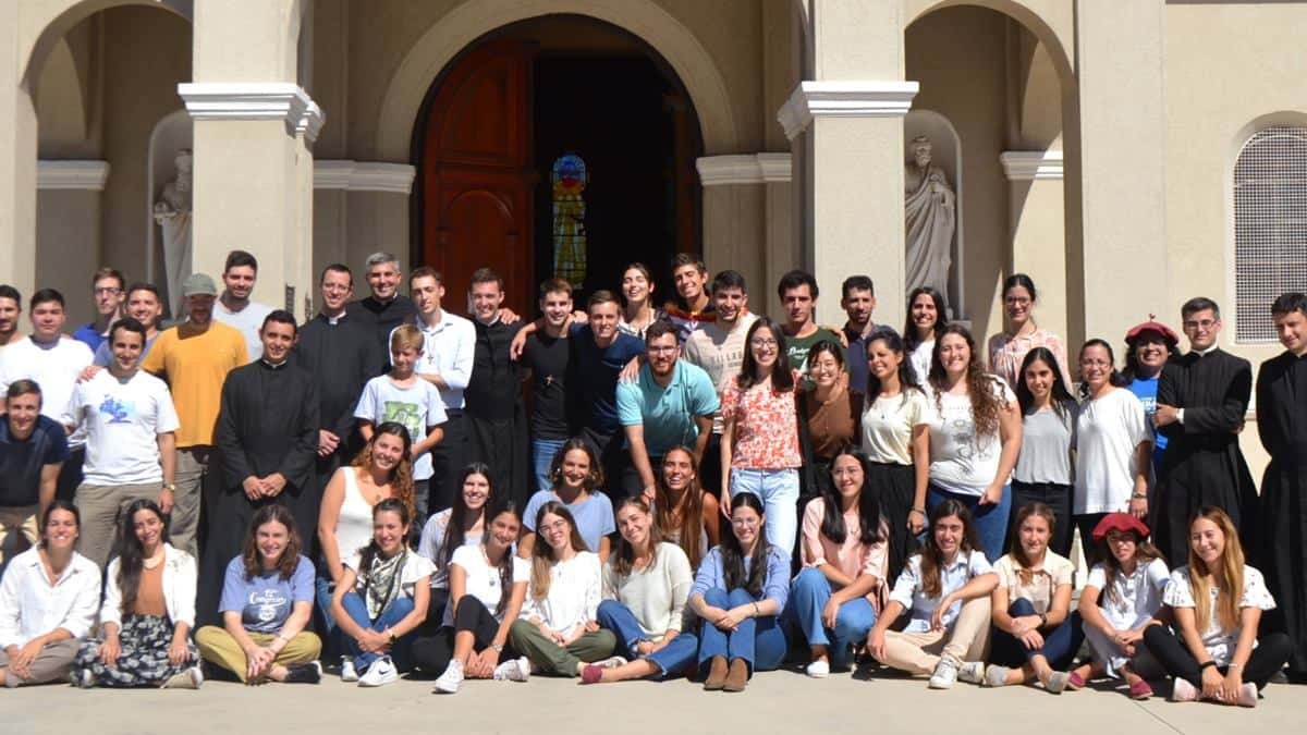 Una foto de grupo que recoge una de las actividades y encuentros de este instituto religioso.