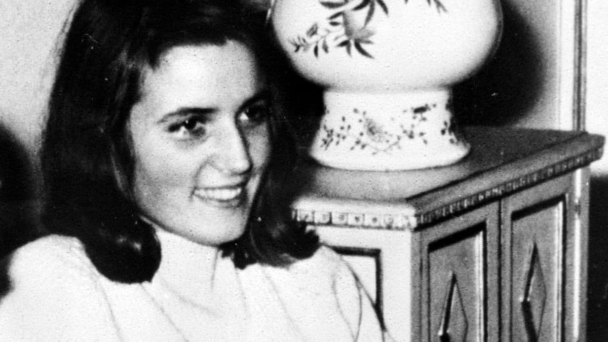 Montse Grases, en una tertulia en Villa Sacchetti (Roma) en 1958.