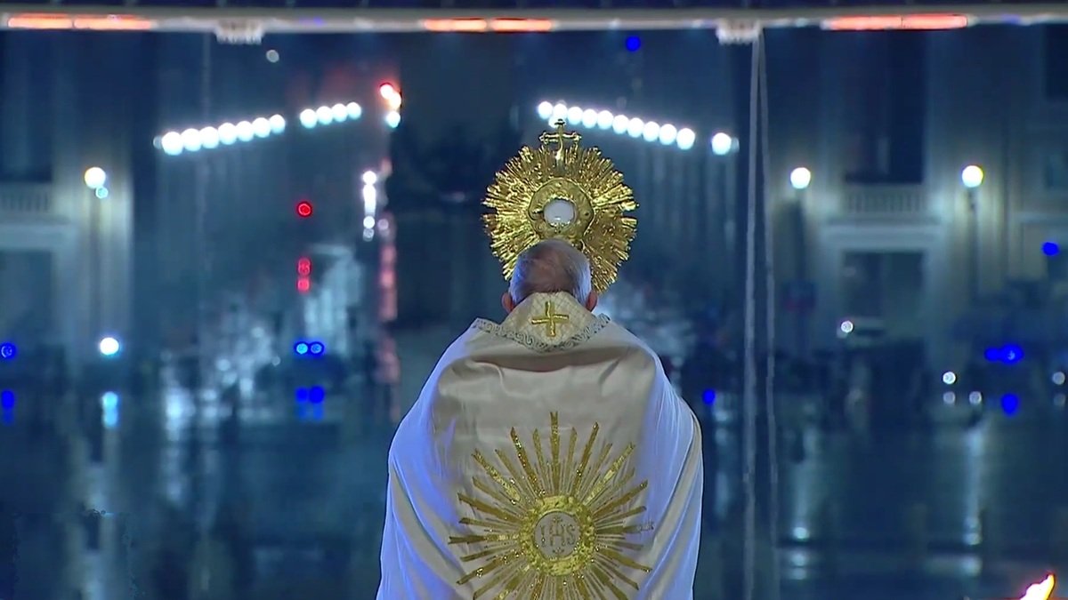 Francisco, durante la bendición 