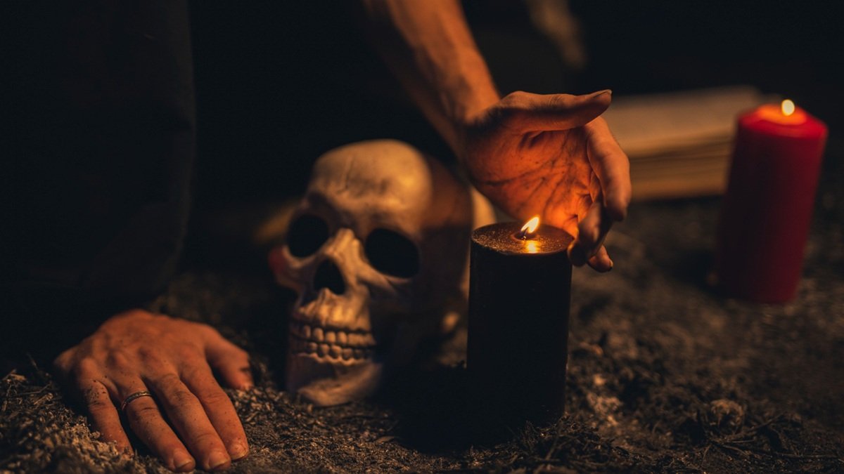 Los integrantes de Satanic Grotto desafían la prohibición de la gobernadora Laura Kelly y mantienen la convocatoria de su