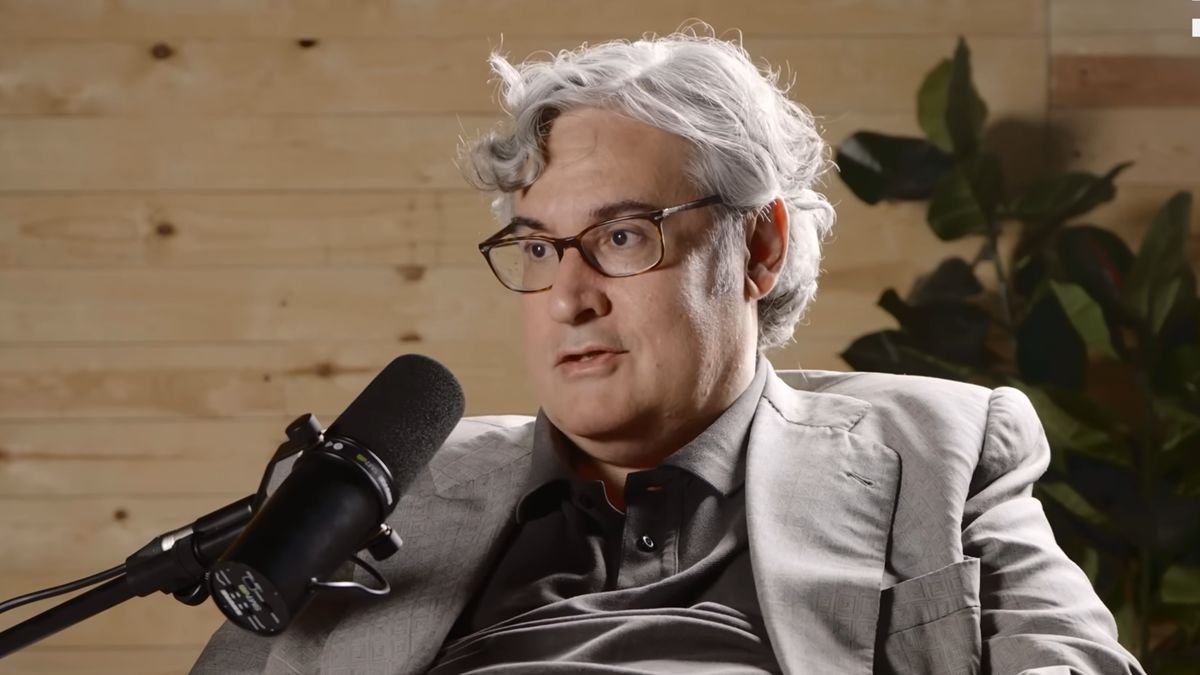 Juan Manuel de Prada nunca oculta su fe católica, pero no la considera algo postizo o adherido a su literatura, sino intrínseco a su persona.