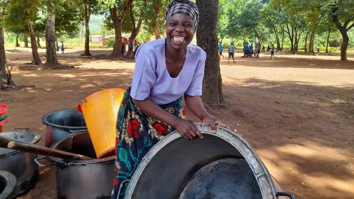 Annie, voluntaria de Mary's Meals de Malawi.