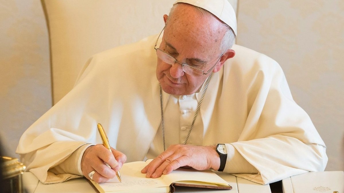 Francisco preparó este domingo 16 de marzo un nuevo escrito en sustitución de su tradicional comentario del Evangelio en el balcón de la Plaza de San Pedro.