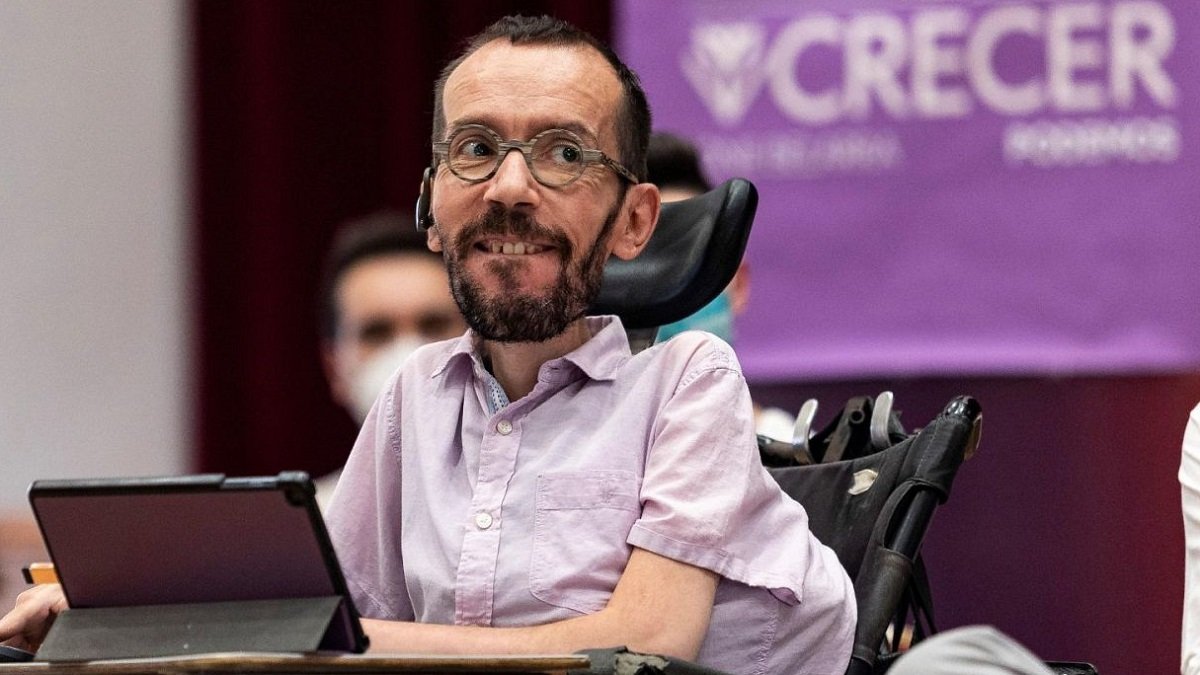 El político Pablo Echenique, uno de los líderes de Podemos, pedía deportar sacerdotes por seguridad ciudadana