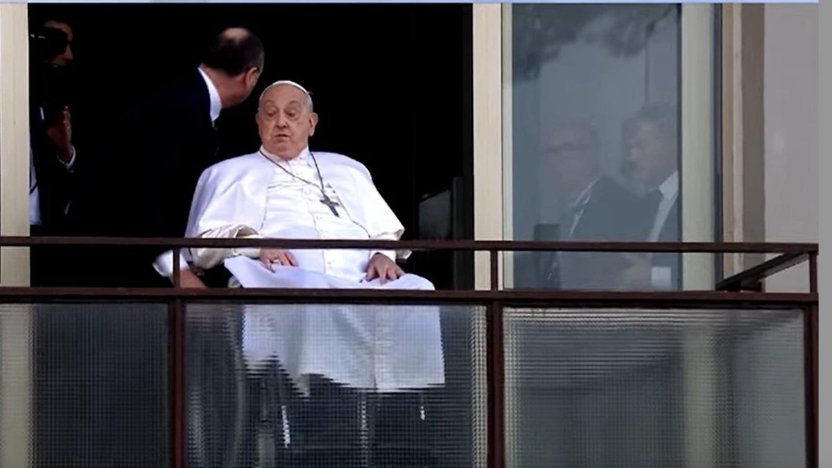 El enfermero Massimiliano Strappetti, de 54 años, continuará siendo la persona que cuide en el día a día a Francisco.