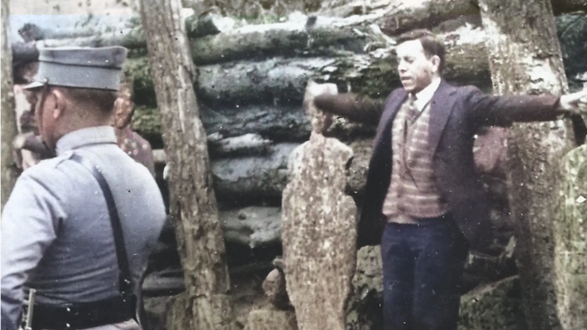 El beato Miguel A. Pro, SJ segundos antes de ser fusilado.