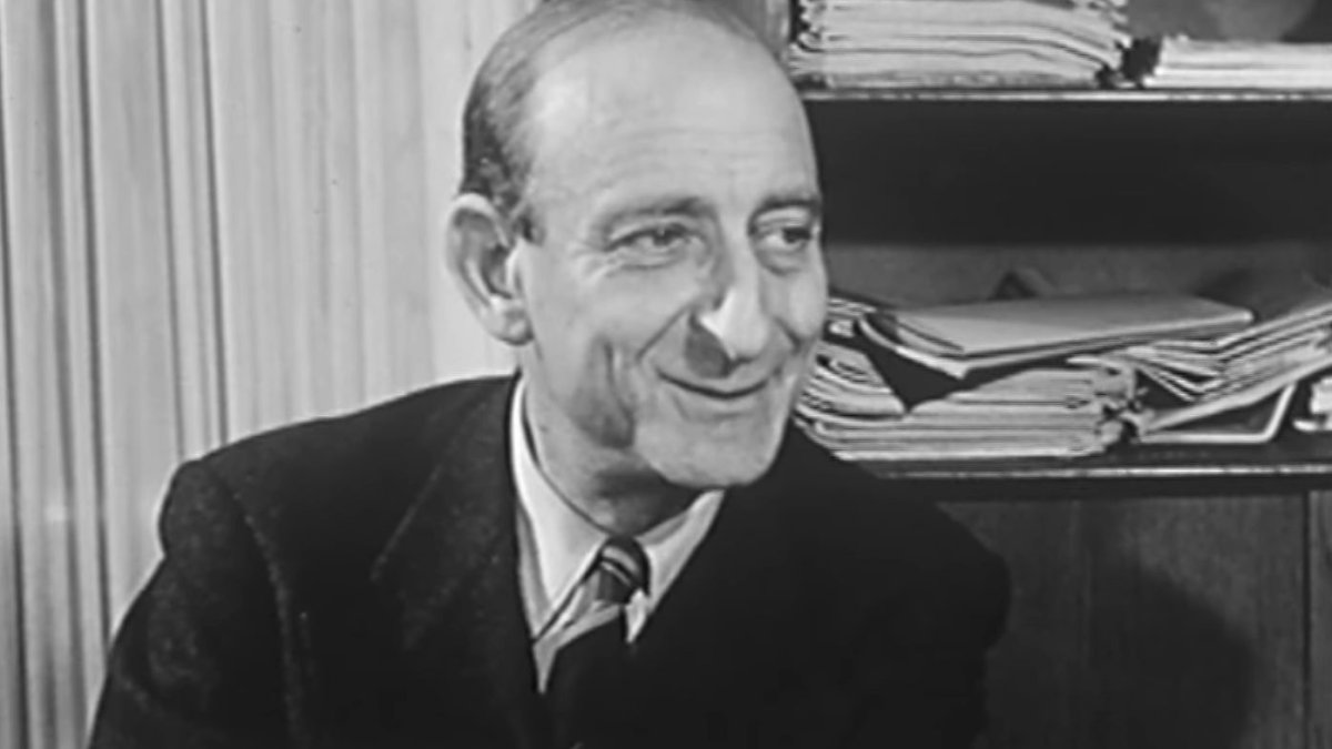 Raymond Aron, en una entrevista de 1958, en la cresta de la ola tras la publicación de 'El opio de los intelectuales'.