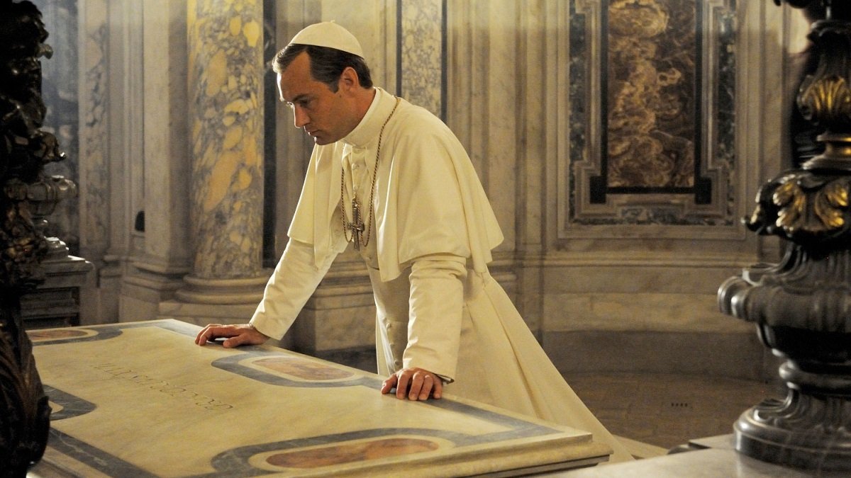 Un fotograma de la teleserie de ficción dfe HBO The Young Pope, que no es nada ortodoxa, pero muestra un Papa con carácter y voluntad de gobernar