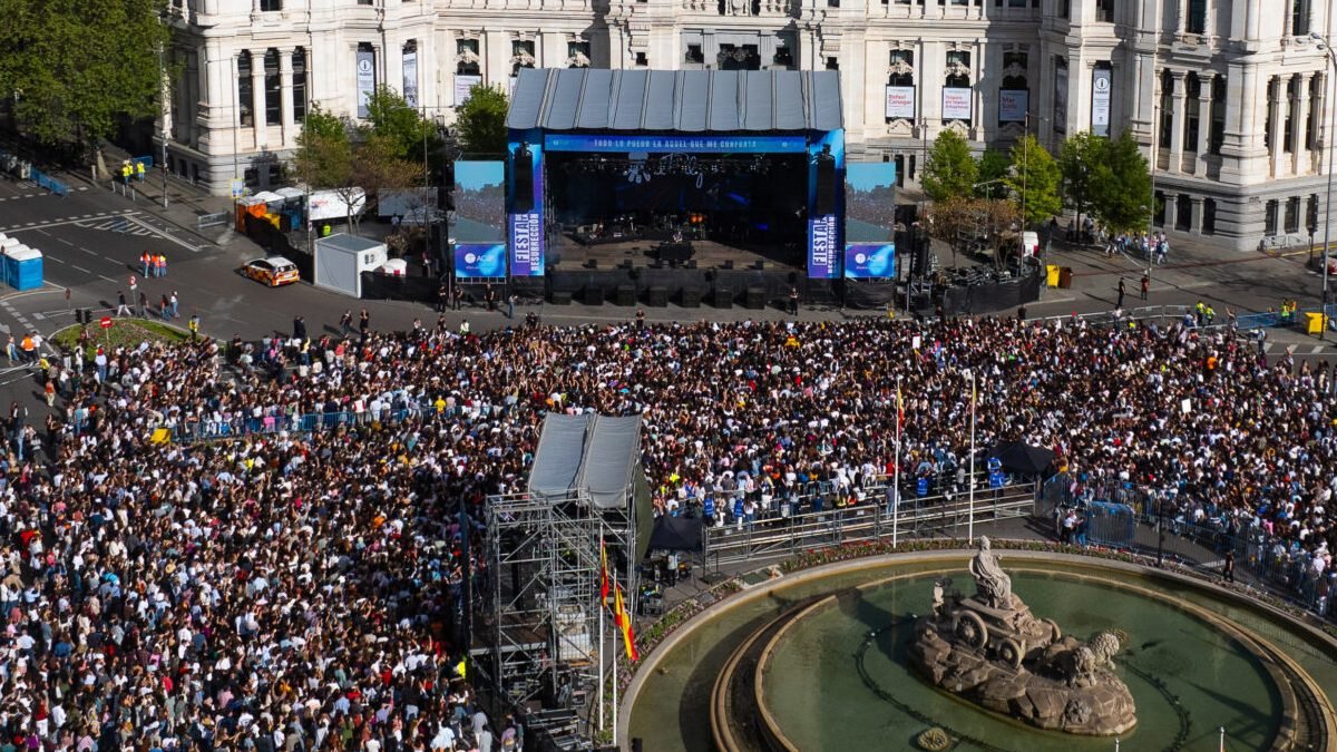Una imagen temprana de la Fiesta de la Resurrección vivida este sábado en la Plaza de la Cibeles de Madrid