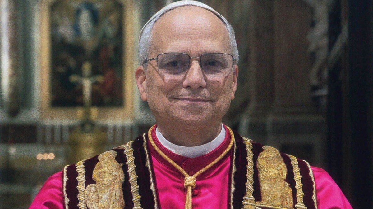 Retrato oficial de León XIV, un Papa que apunta la garra de Juan Pablo II, la claridad de Benedicto XVI y el corazón de Francisco.