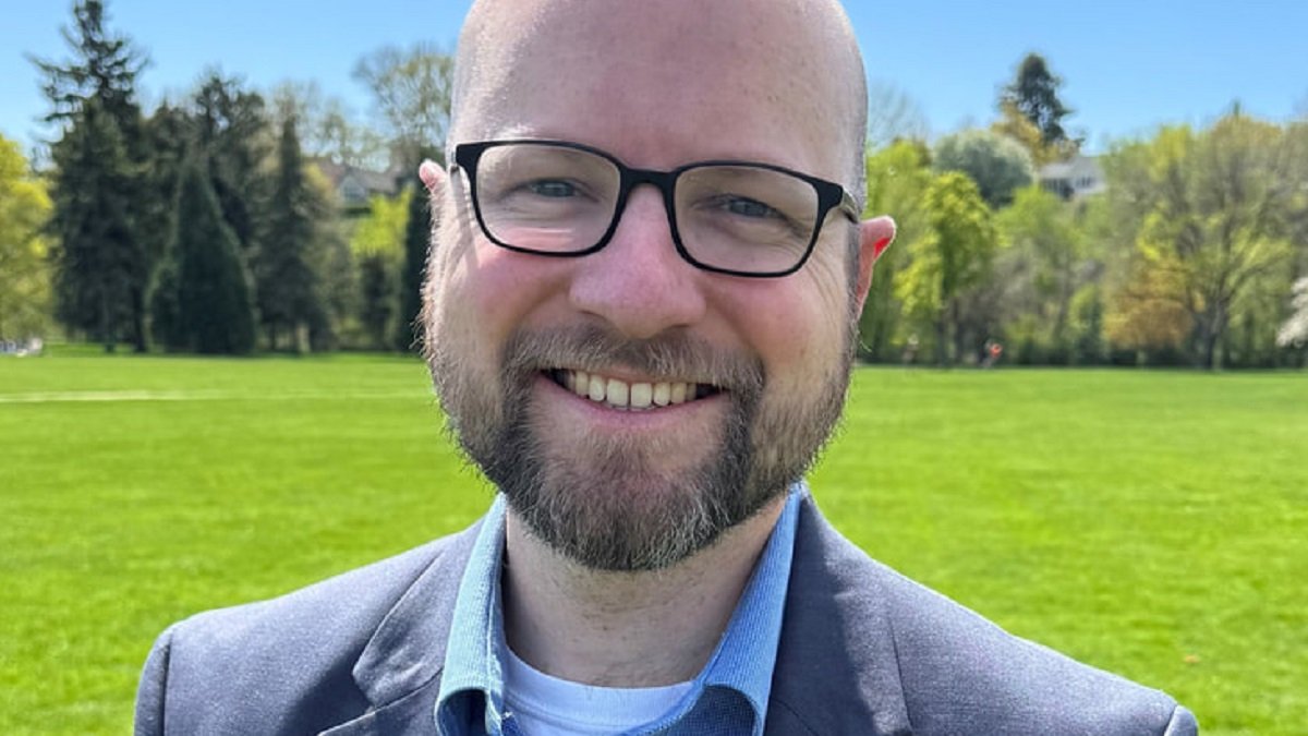 David Lach se educó desde niño en una corriente New Age llamada Movimiento Yo Soy; buscó la verdad con tesón hasta hacerse católico