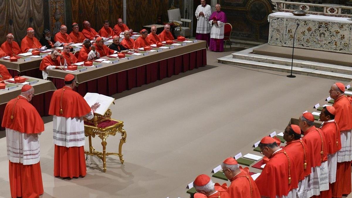 Juramento de los cardenales antes del cónclave que eligió a Leon XIV.