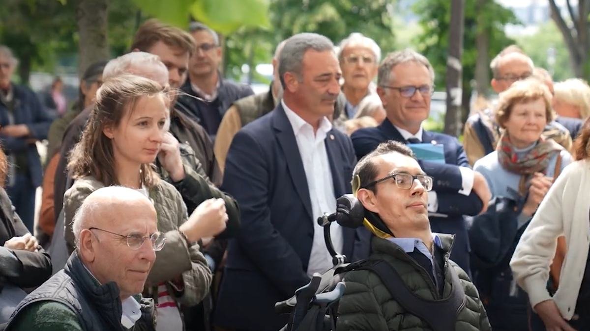 Cientos de personas se concentraron este sábado en los Inválidos contra la ley de eutanasia que promueve Macron.