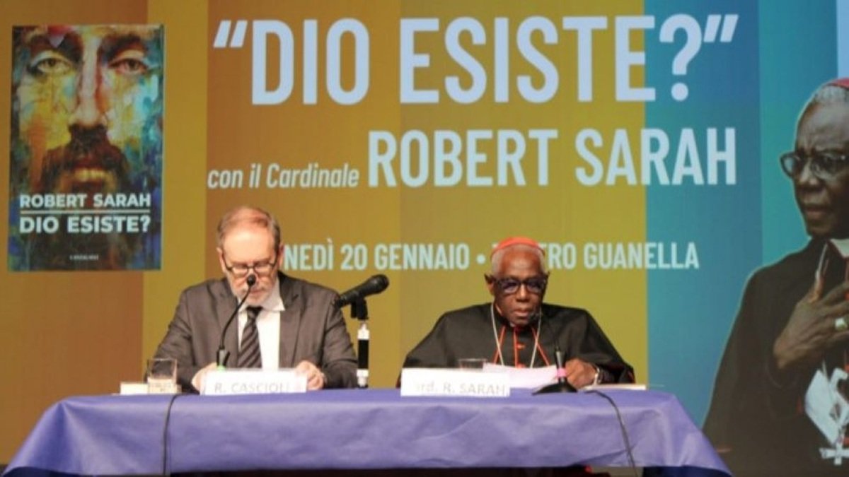 El cardenal Sarah, durante una de las presentaciones de su último libro, 