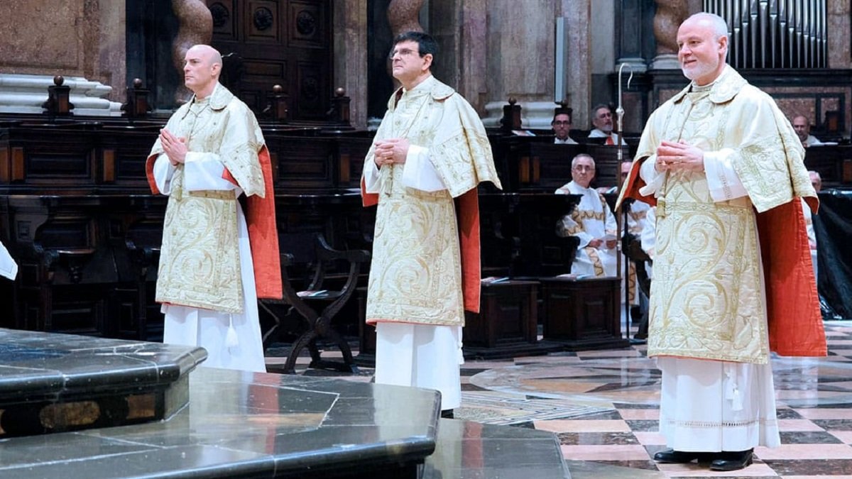 Tres diáconos permanentes, en su ordenación en Valencia, en enero de 2025