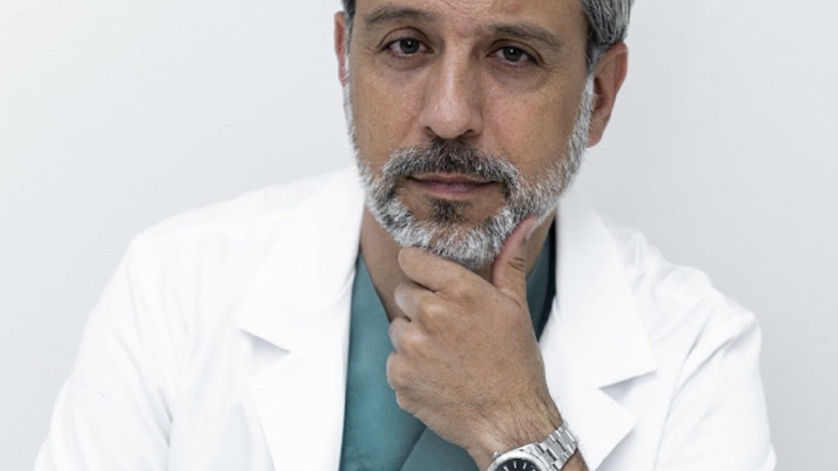 Carlos Navarro Díaz, cirujano plástico, escribe sobre razones para creer en su libro Saber para Creer