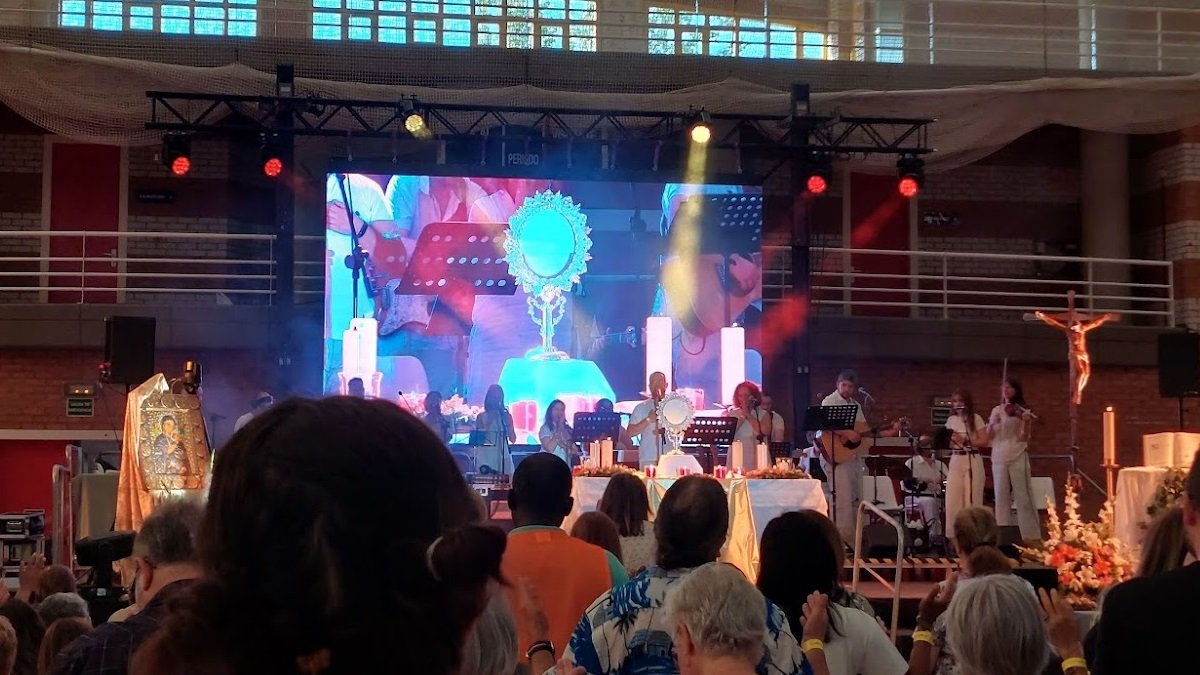 Adoración eucarística en la Asamblea de la RCCE de 2024