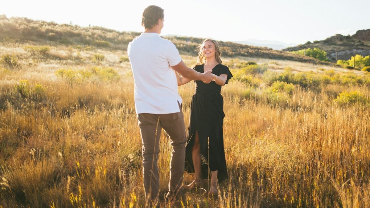 Hombre y mujer en el campo