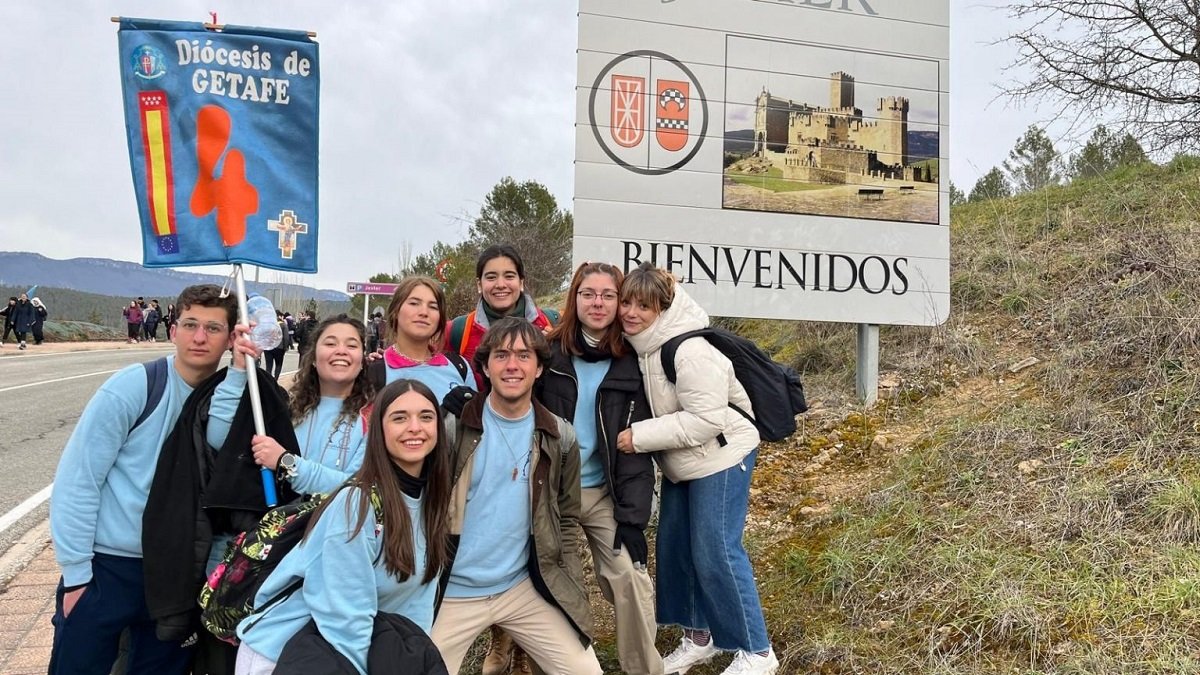 Un grupo de jóvenes católicos de Getafe en 2023 en peregrinación a Javier... pero a Roma en 2025 van unos 2.000