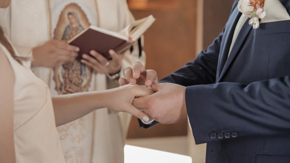 Con frecuencia se olvida el vínculo entre las alianzas matrimoniales, que son un sacramental, con el sacramento como fuente de gracia.