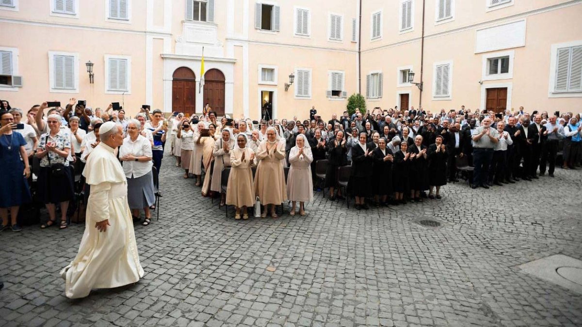 El Papa recibió a congregaciones y órdenes tanto masculinas como femeninas