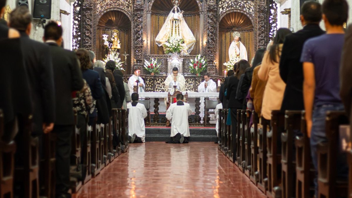 No podemos ser verdaderos cristianos si no participamos en la misa dominical. No es verdadera vida la que no se vive por Dios y para Dios.