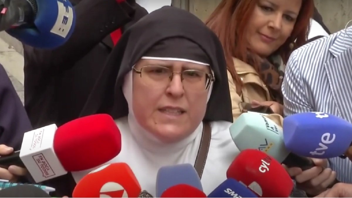 Ocho de las exclarisas acudieron al juicio para hablar con la prensa, decir que ellas son las católicas y, el resto, una Iglesia Conciliar
