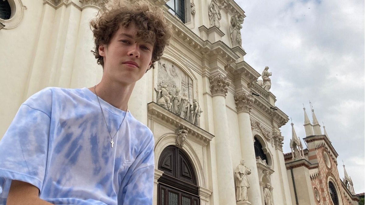 Nicola Camporiondo en una foto de 2022, poco después de asumir como suya la fe heredada en la familia