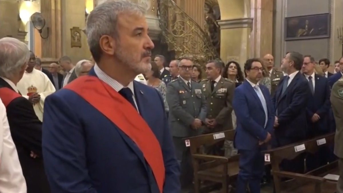 Jaume Collboni asistió en 2024 como alcalde de Barcelona a la misa de las fiestas de la Merced que él mismo había excluido del programa oficial. Ahora además, la propia presentación de la fiesta ofende a la patrona de la ciudad.