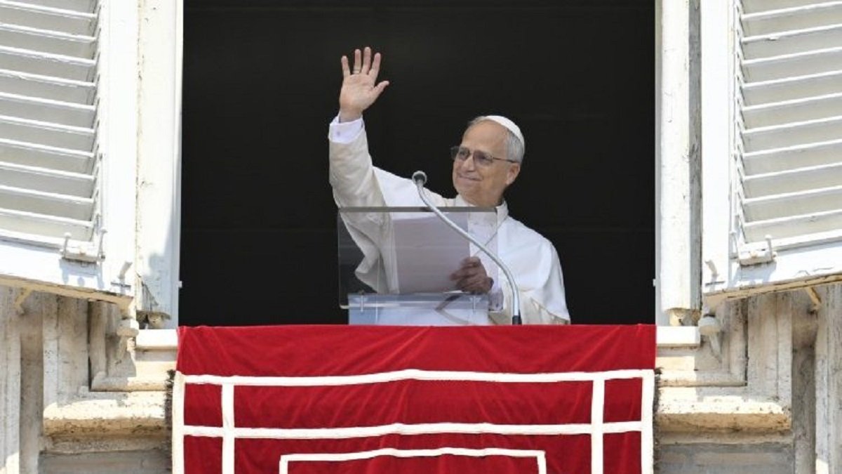 León XIV en el rezo del Ángelus del 10 de agosto, pidió generosidad y orar por la paz