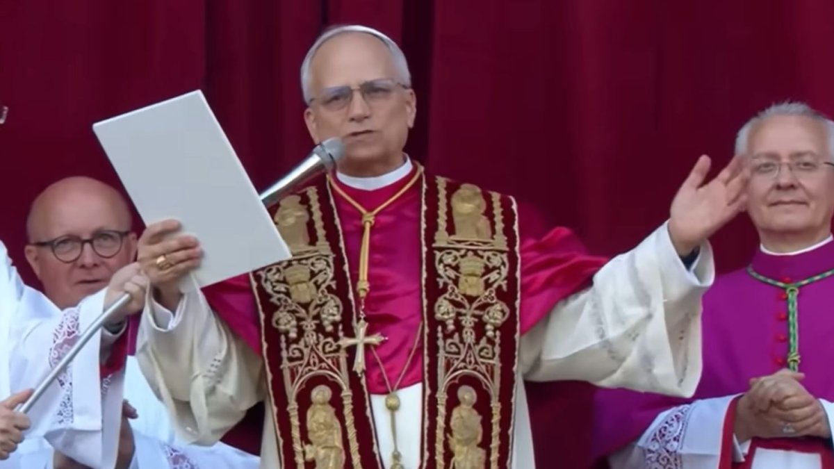 'La pace sia con tutti voi [La paz sea con todos vosotros]': fueron las primeras palabras de León XIV el 8 de mayo, en su primera aparición ante los fieles como Papa.